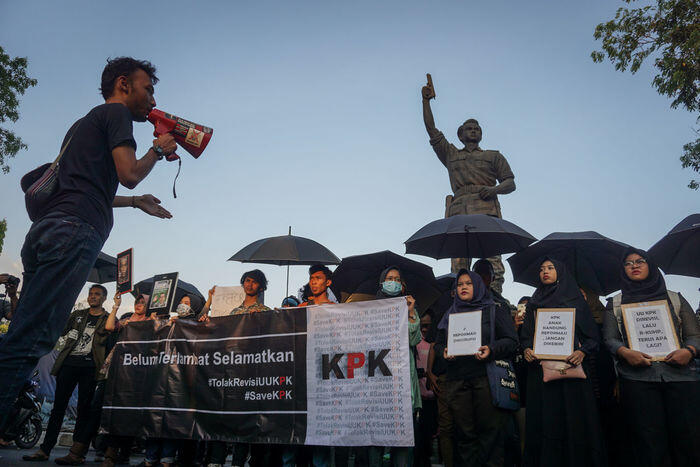Menghitung peluang lolosnya Perppu KPK