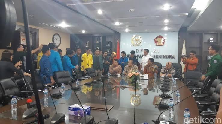 Terima Kasih Mahasiswa Dan Pelajar Sekolah