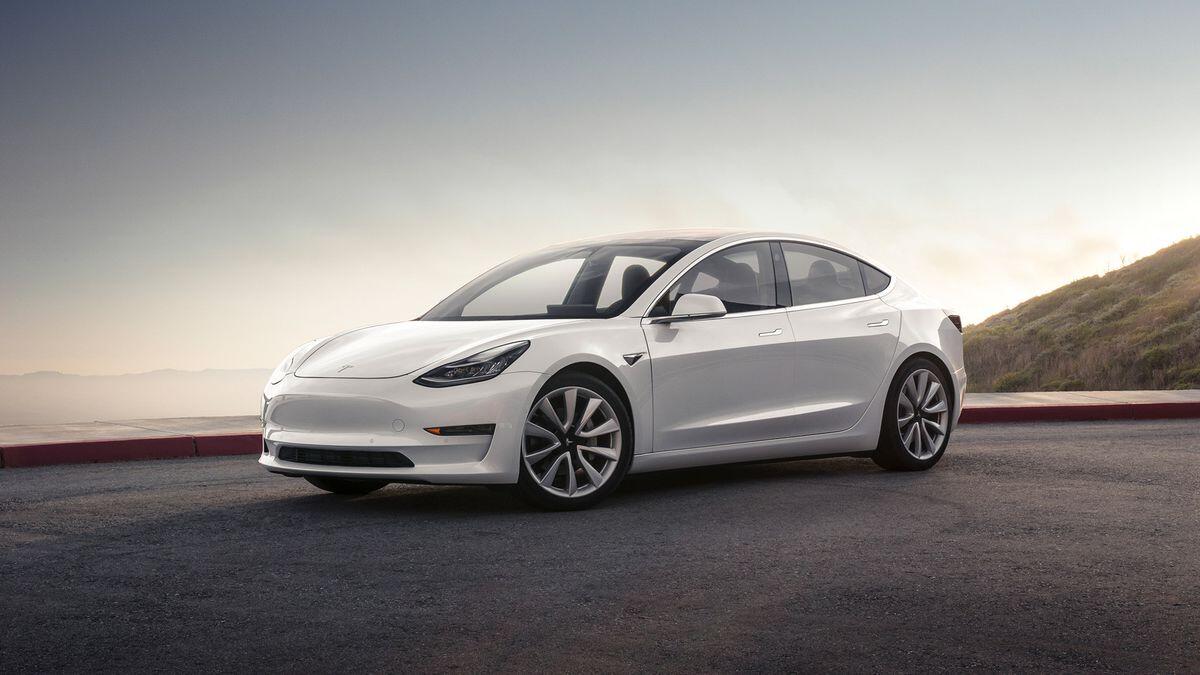 Ini Loh Mobil  Listrik Keren Tesla  yang Bebas  Ganjil  Genap  