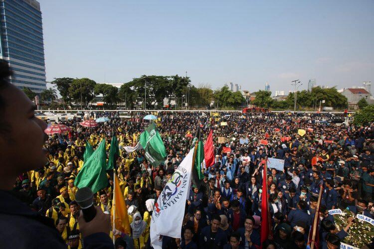 Usaha Menunda Senja Untuk KPK