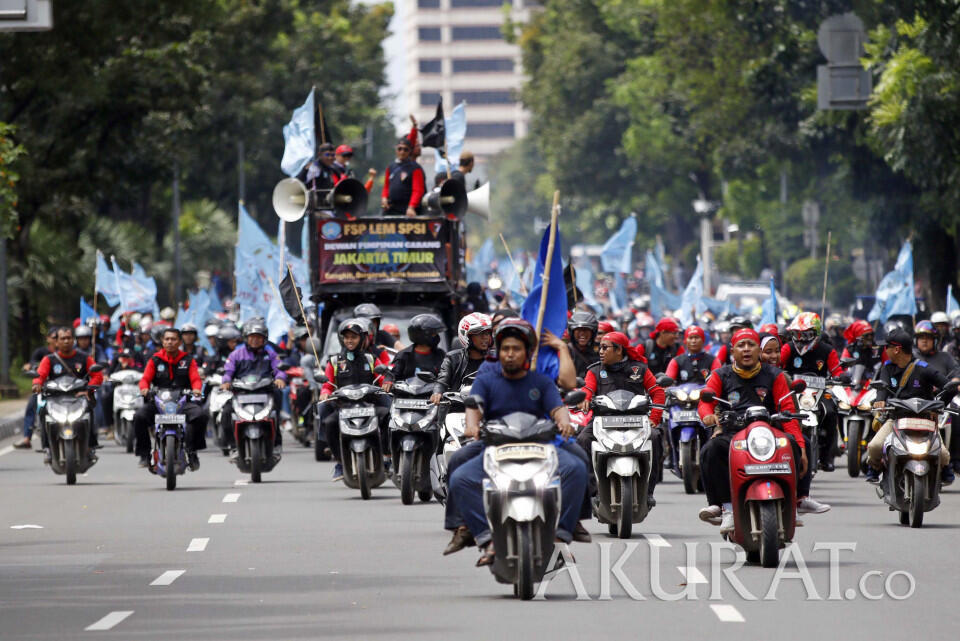 Ribuan Buruh Mulai Bergerak ke Gedung DPR