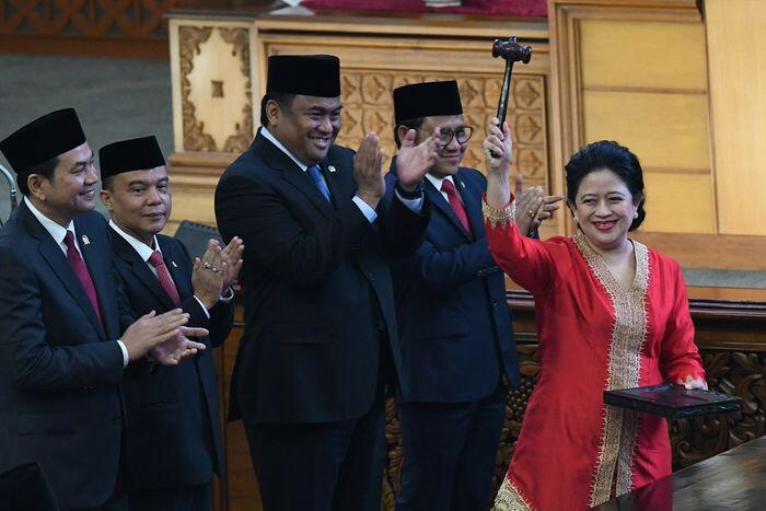 Paripurna pelantikan Pimpinan DPR hanya dihadiri separuh anggota