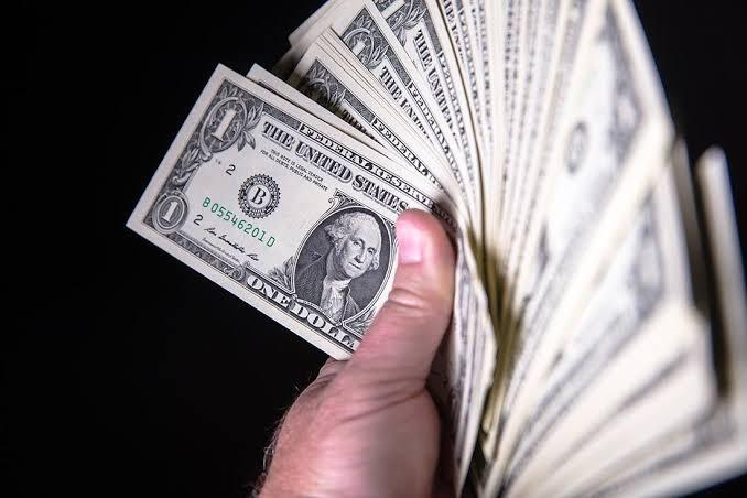 Dolar AS Melemah terhadap Euro dan Yen