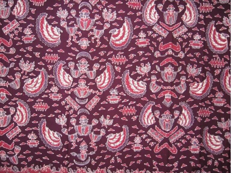 Dibalik Hari Batik Nasional dan 5 Buah Batik Paling Cantik di Indonesia
