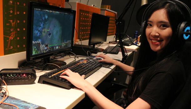 &#91;COC eSports&#93; Kelly Boham Wanita Cantik Asal Indonesia di eSports