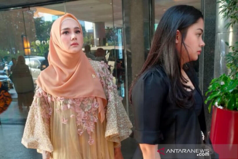 Mulan di DPR, Netizen: Ijazahnya Cuma SMA, Staf Ahlinya Kudu S2!