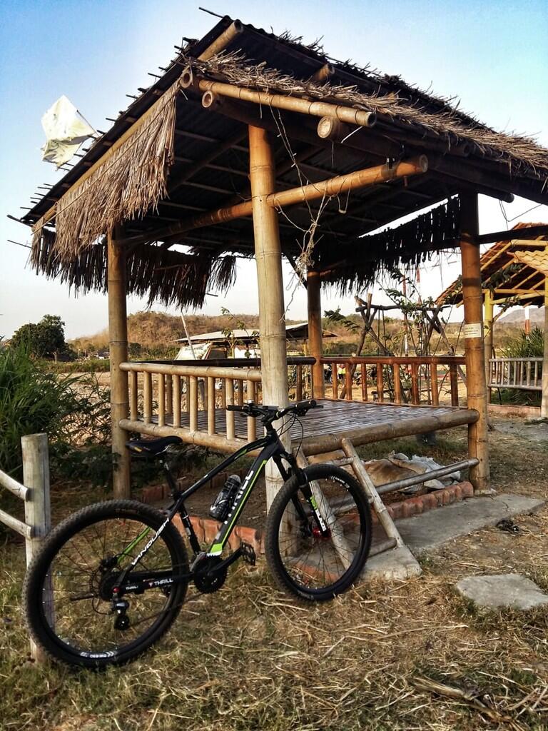Gowes Nyasar di Warung Tengah Sawah Kerajaan Merpati Balap