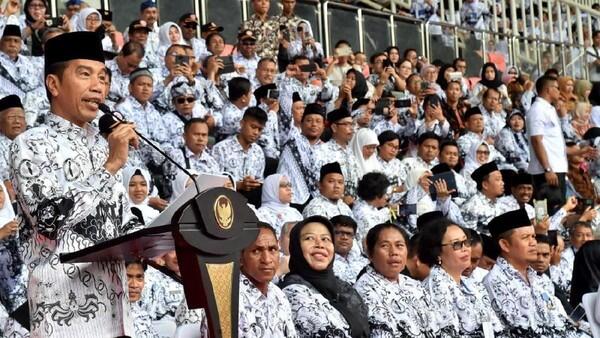 Membandingkan Gaji Guru RI dengan Negara Lain, Siapa Paling Besar?