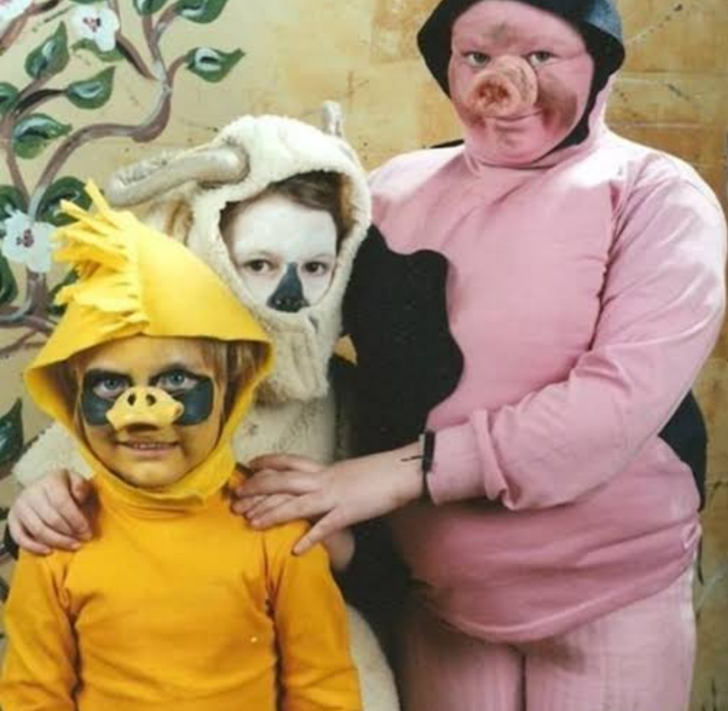 Kostum Halloween Yang Bikin Geleng Geleng Kepala ( No 2 Bikin Melotot )