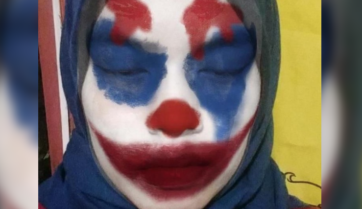 Cewek Hijab Bekasi Nonton Joker dengan Dandan Mirip Badut, Foto Lucunya Viral
