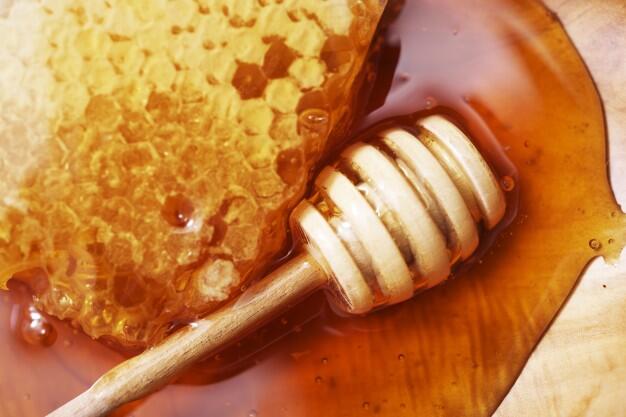 Suka Minum Madu? Manfaatkan Khasiatnya Untuk Menambah Energi