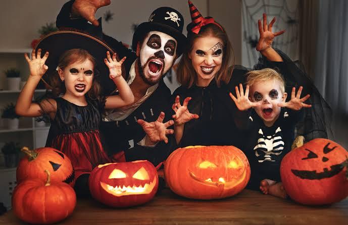 Perayaan Halloween, Berkostum Serem Tapi Kok Minta Permen?