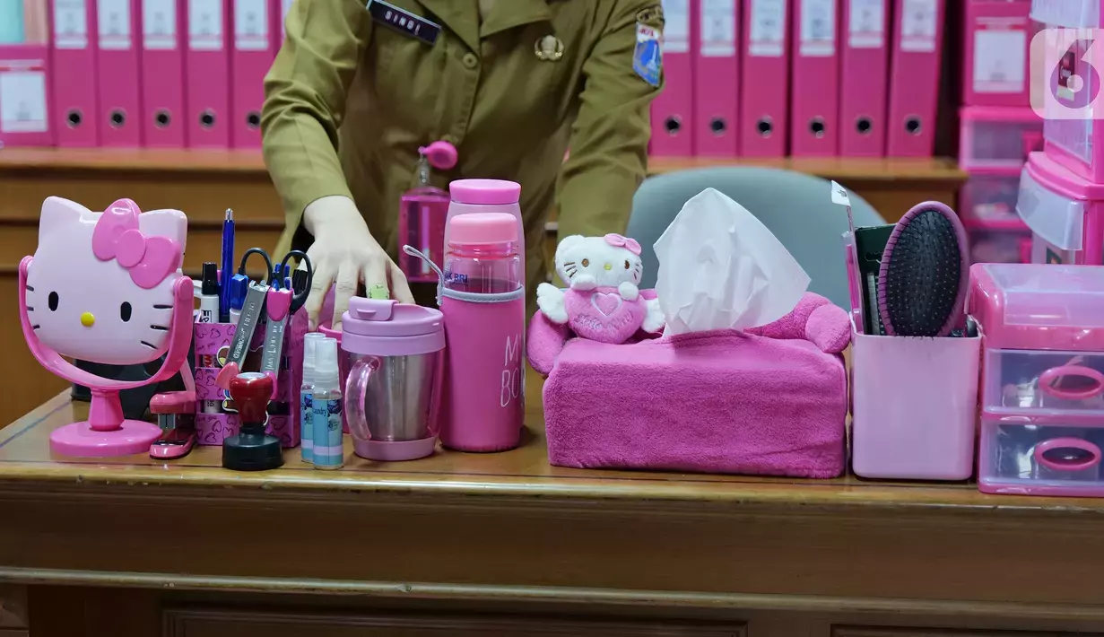 Unik Gan! Ruang Kerja PNS di Kelurahan Rawa Bunga Ini Serba Pink