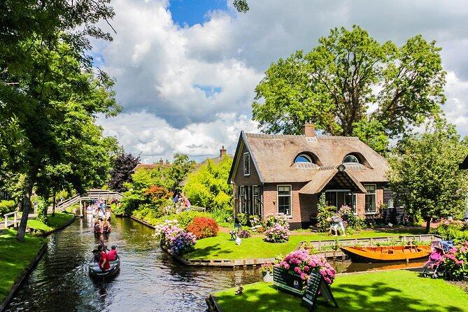 Indahnya Desa Giethoorn, Sunyi Tanpa Jalanan dan Kendaraan Bermotor