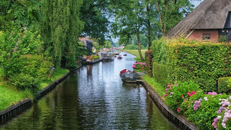 Indahnya Desa Giethoorn, Sunyi Tanpa Jalanan dan Kendaraan Bermotor