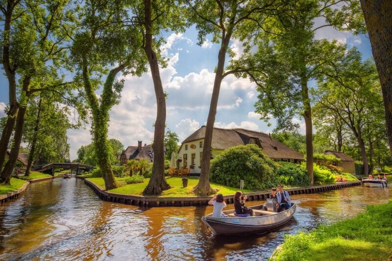 Indahnya Desa Giethoorn, Sunyi Tanpa Jalanan dan Kendaraan Bermotor