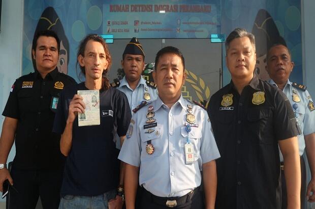 Izin Tinggal Bermasalah, Imigrasi Pekanbaru Deportasi Warga Negara Inggris