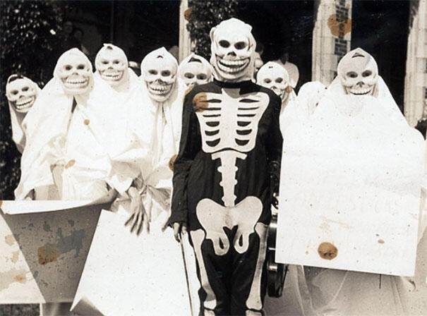 Kostum haloween anti mainstream