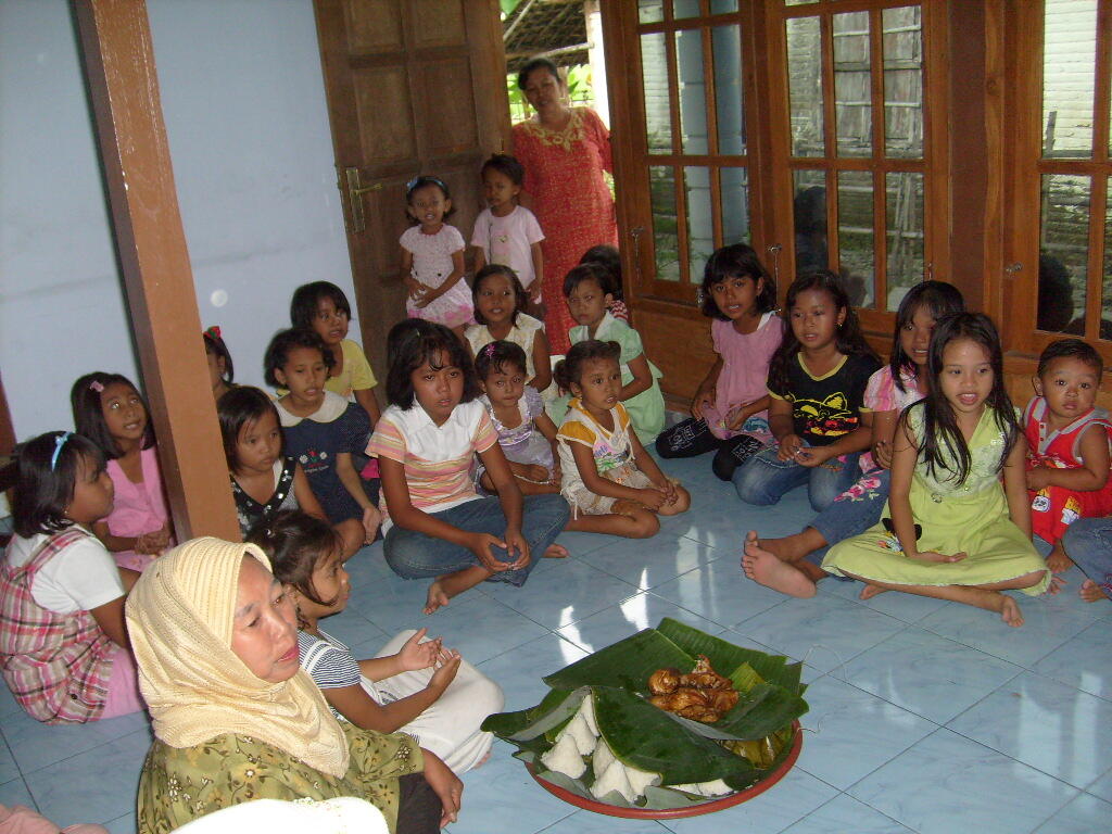 Tedhak Siten, Ritual Piton-Piton Adat Jawa yang Mulai Hilang