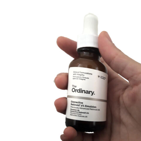 Kemerahan wajah memudar dengan serum ini ordinary retinoid squalane emulsion 2%
