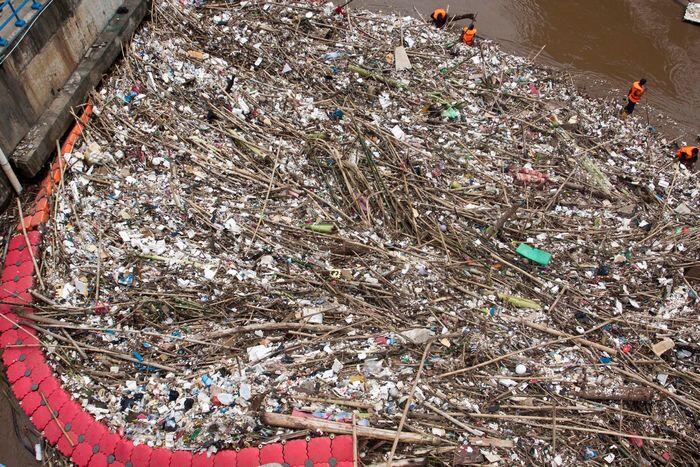 Hujan sejenak sampah melimpah