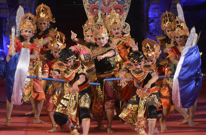 Menjaga identitas dan akar kebangsaan