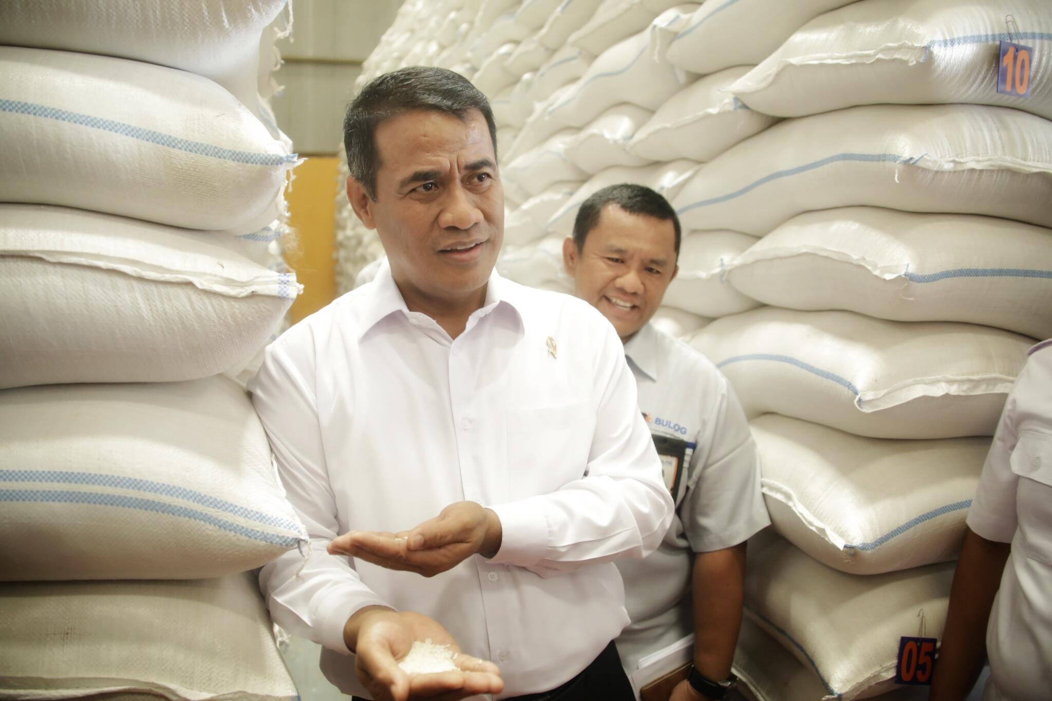 Musim Kemarau, Mentan Amran Pastikan Gudang Bulog Penuh