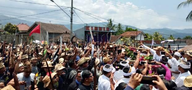 Meboros, Krama Desa Busungbiu Berburu Kidang untuk Pujawali