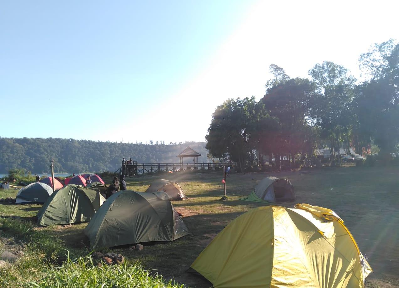 Danau Buyan, Pesona Alam Raya Berkemah