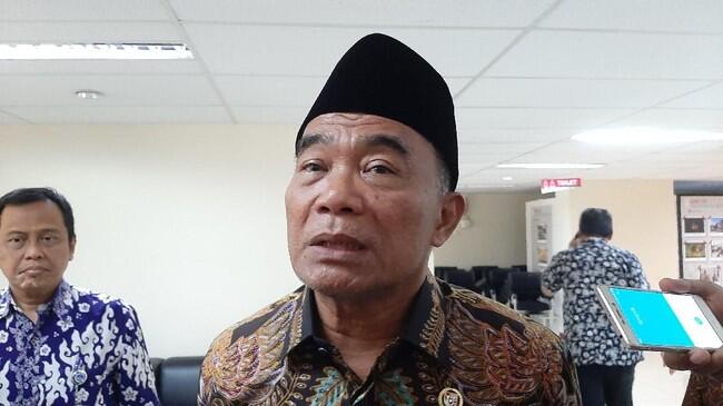 Mendikbud Soroti Gaji Kecil Guru Honorer: Nikmati Saja, Nanti Masuk Surga