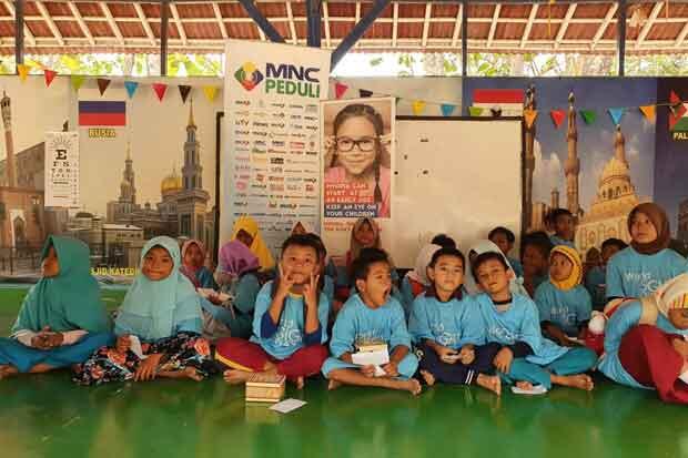 MNC Peduli Gelar Pemeriksaan dan Pembagian Kaca Mata Gratis di Bekasi