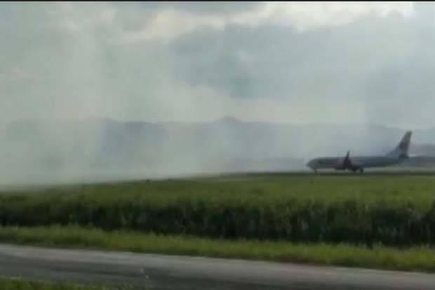 1,5 Ha Lahan Bandara Haluoleo Terbakar, Penerbangan Terganggu