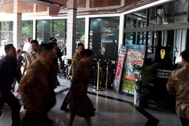 Datang Tanpa Pengamanan Ketat, Susi Pudjiastuti Jenguk Wiranto di RSPAD