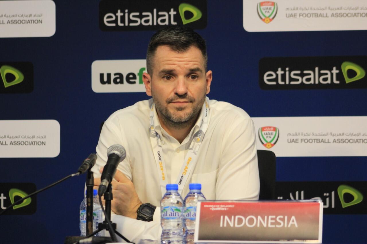 Kalah 0-5 dari Uni Emirat Arab, Simon McMenemy Tetap Puji Anak Asuhnya