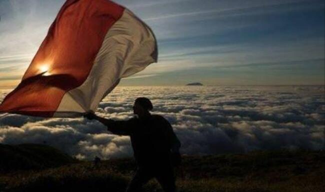 Bangunlah Negeriku🇲🇨Indonesia Menyimpan Harap Di Pundakmu.