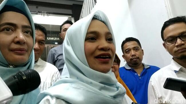 Relawan Jokowi-Ma'ruf Datangi Bareskrim Terkait Cuitan Hanum Rais