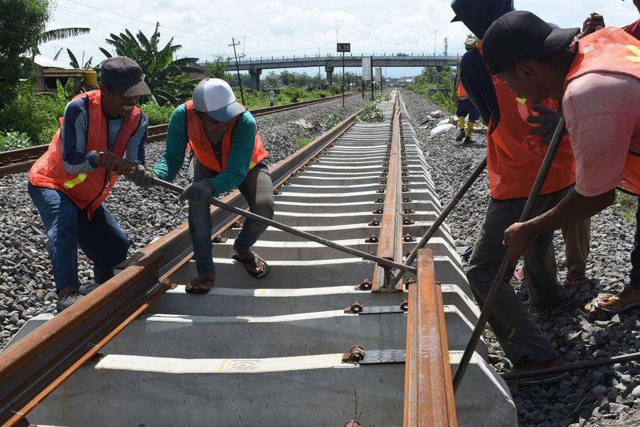 Pencurian 310 batang rel (30 ton) di Lampung
