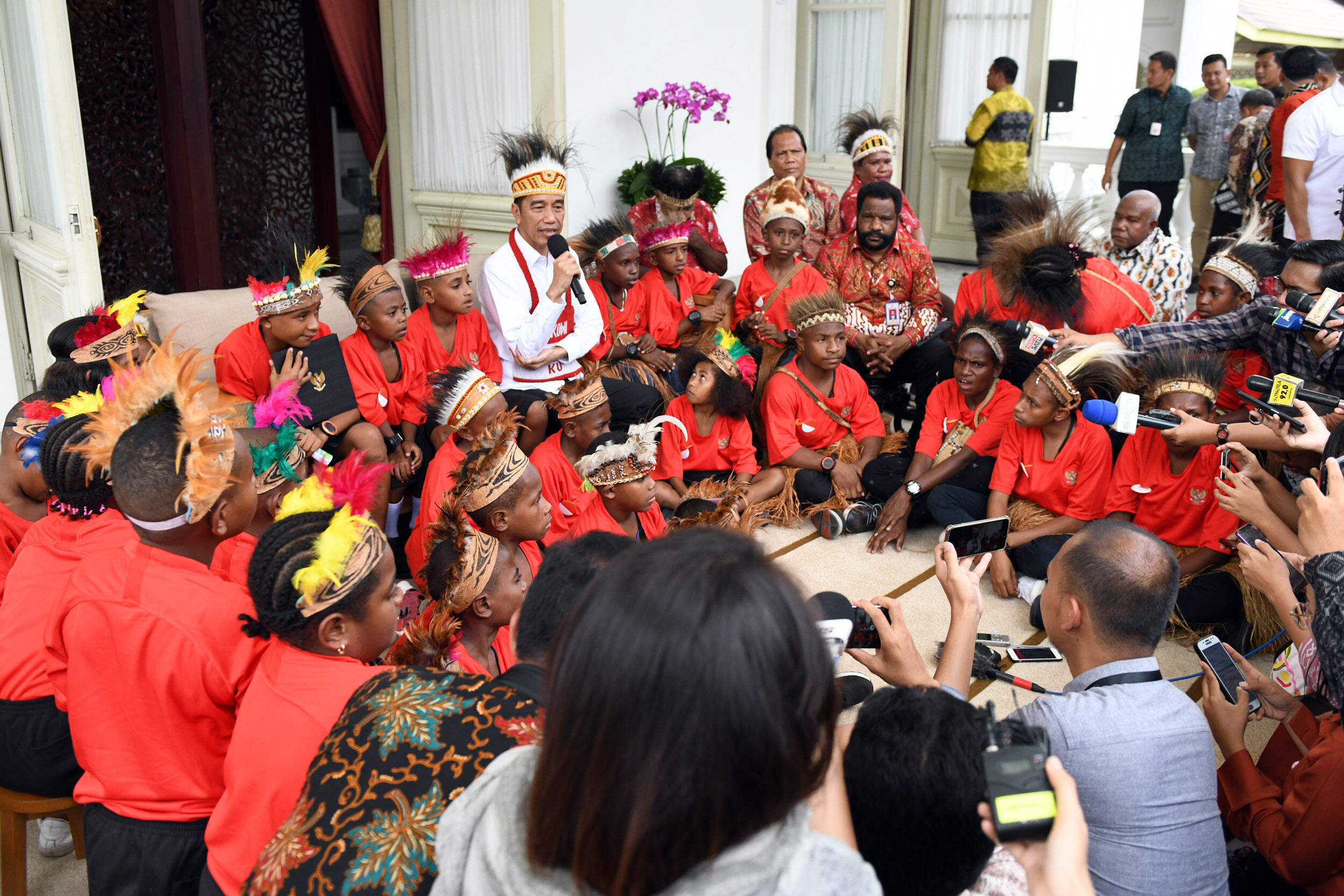 Momen Bahagia Pertemuan Presiden dengan Siswa SD Jayapura dan Asmat