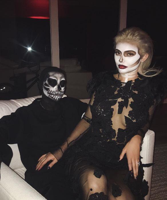 Kostum haloween ala artis
