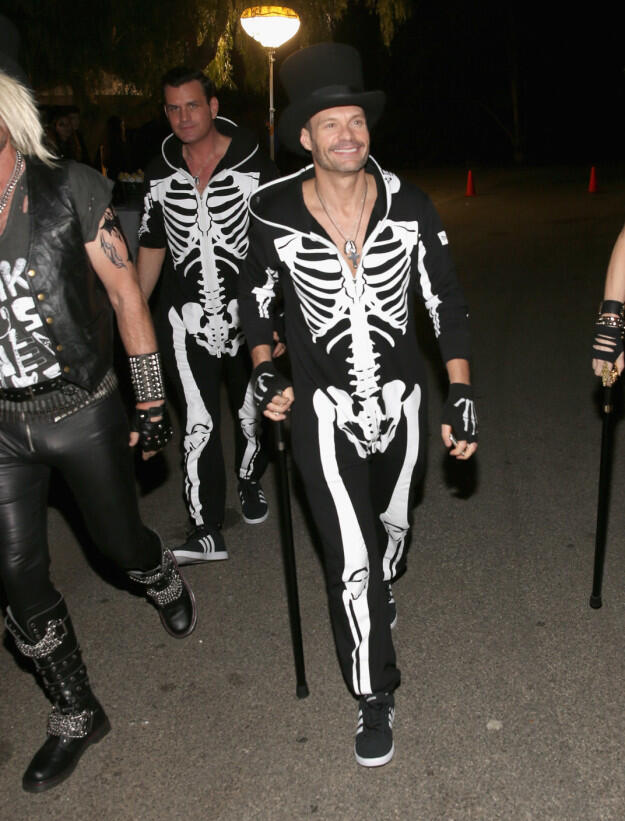 Kostum haloween ala artis