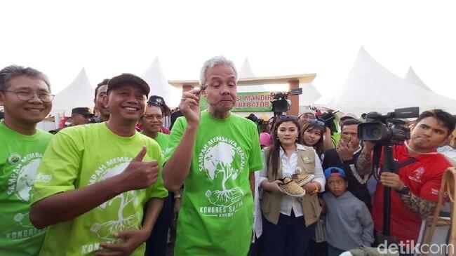 Gubernur Ganjar Ingin Pesan Mobil Esemka Khusus Angkutan Sampah