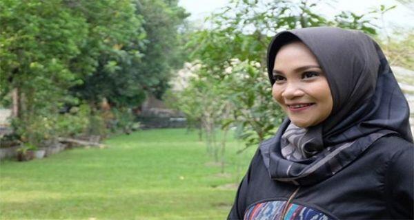 Dosen UGM Ini Malu Punya Anggota Dewan Seperti Bu Hanum Rais