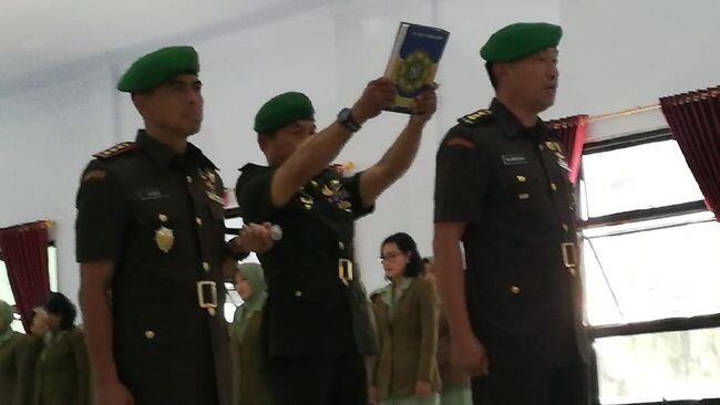 Postingan Nyinyir Sang Istri Sebabkan Kolonel HS Dicopot dari Dandim