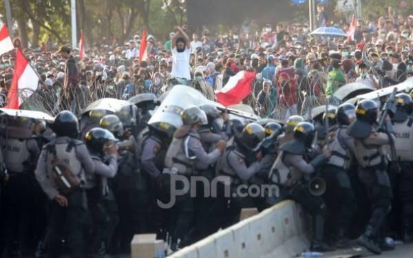 Benarkah Ada Demo Mahasiswa di Depan Gedung DPR Hari Ini?