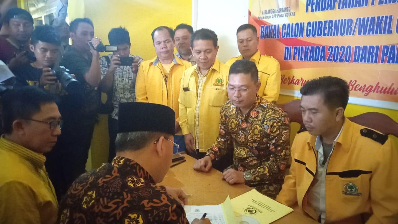 Rohidin Resmi Ambil Formulir Balon Di Partai Golkar