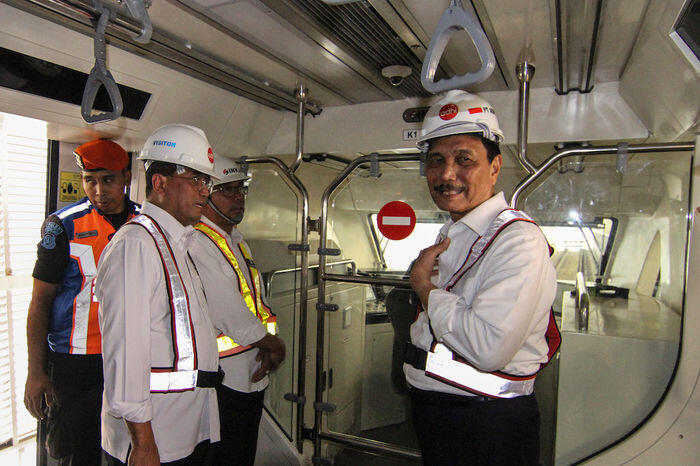 Luhut mendadak bingung ditanya soal reklamasi