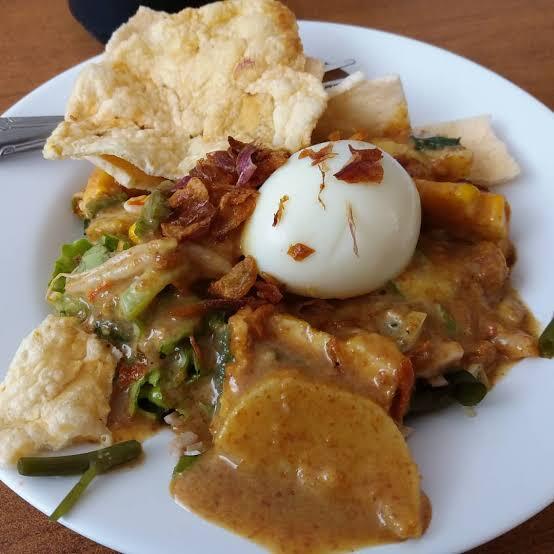 7 TEMPAT MENIKMATI GADO-GADO TERENAK DI JAKARTA