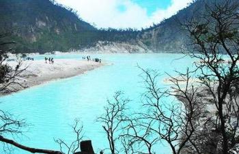 Objek Wisata Ini Berubah Jadi Abu karena Puntung Rokok, Terbaru Kawah Putih Bandung!