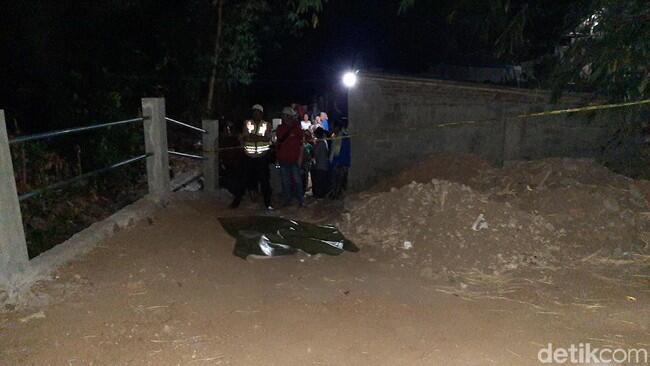 Seorang Pria di Probolinggo Ditemukan Tewas Penuh Luka Bacok