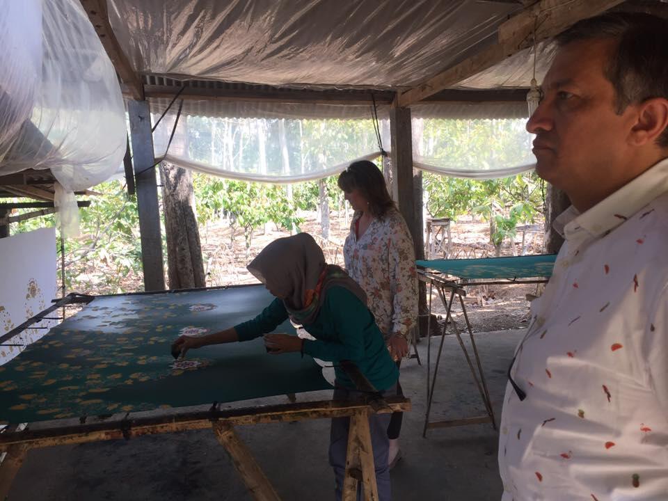 Tekhnik Membuat Batik Custom Satuan